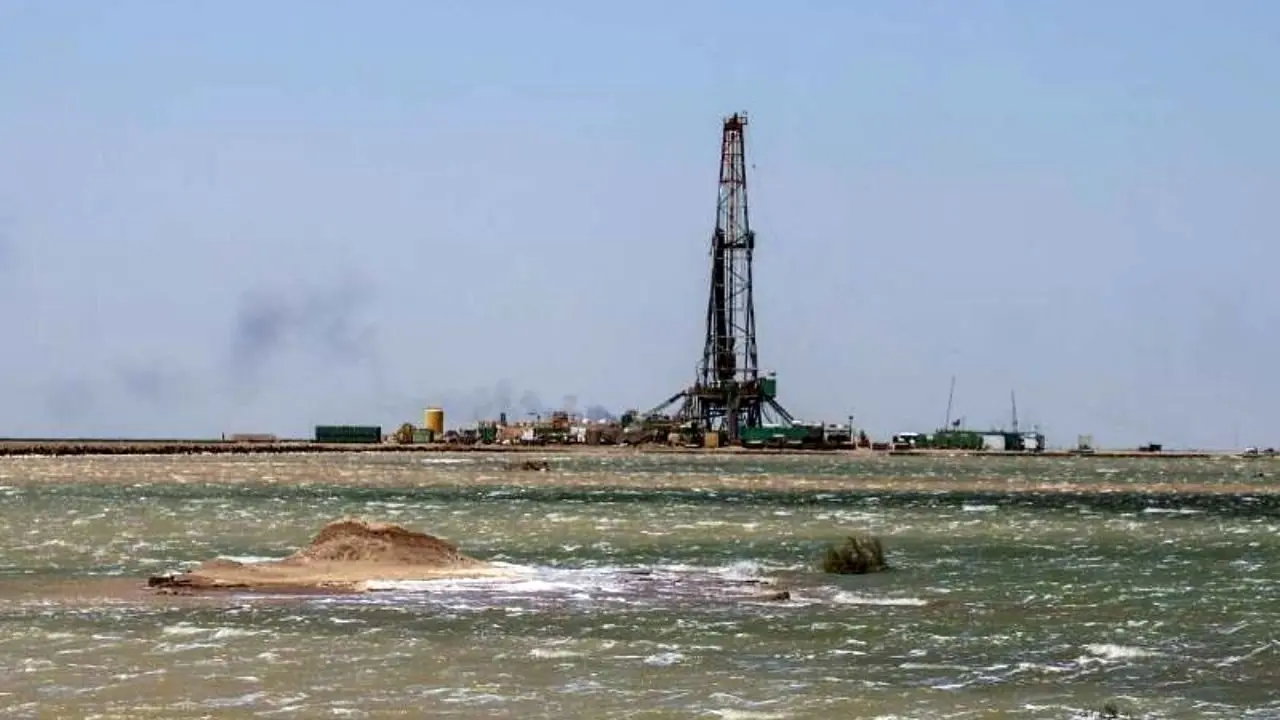 تولید 215 هزار بشکه‌ای نفت از میدان مشترک آزادگان