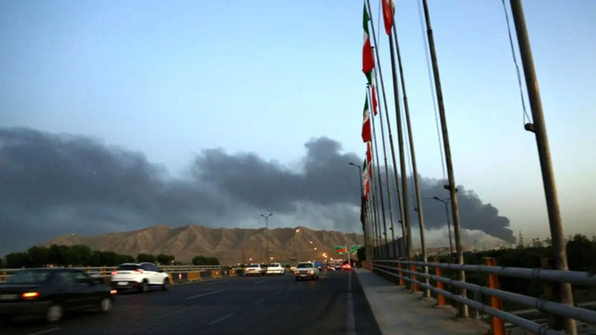 آتش‌سوزی در اطراف خط لوله انتقال نفت برومی اهواز / شرکت ملی نفت: آتش‌سوزی به طور کامل مهار و خاموش شده / خسارت جانی و مالی نداشتیم / حادثه در اثر نشت نفت نبود؛ نیزارهای اطراف خط لوله، آتش گرفته بودند