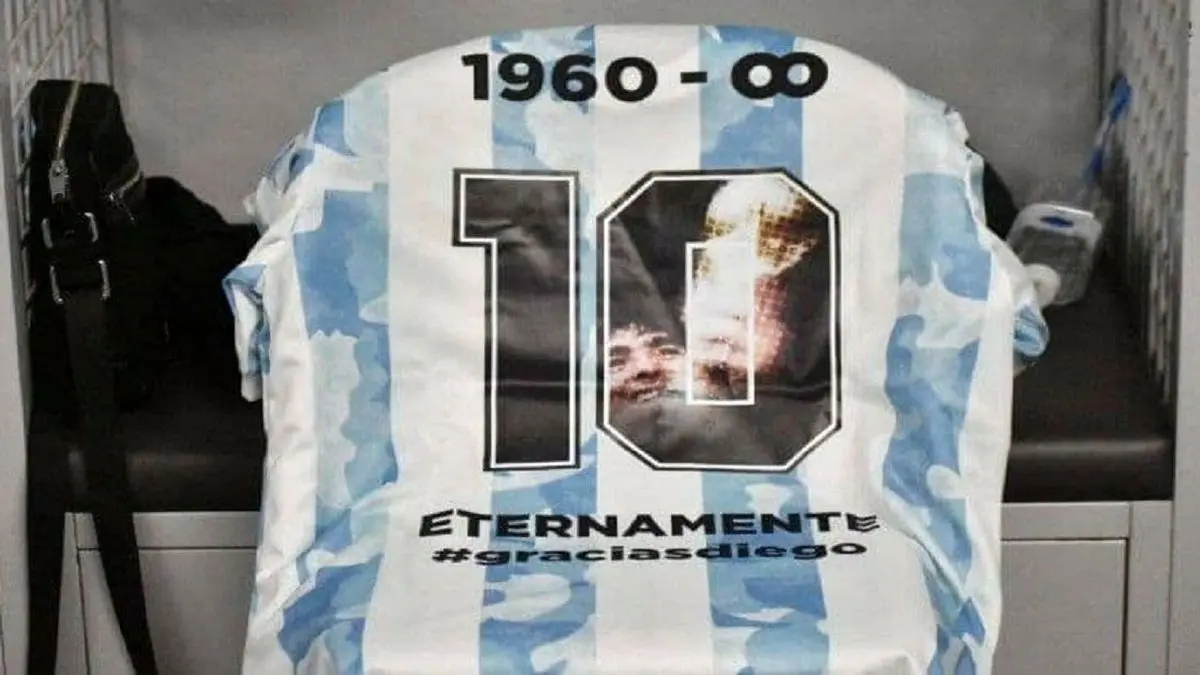 یاران مسی به یاد اسطوره فوتبال آرژانتین