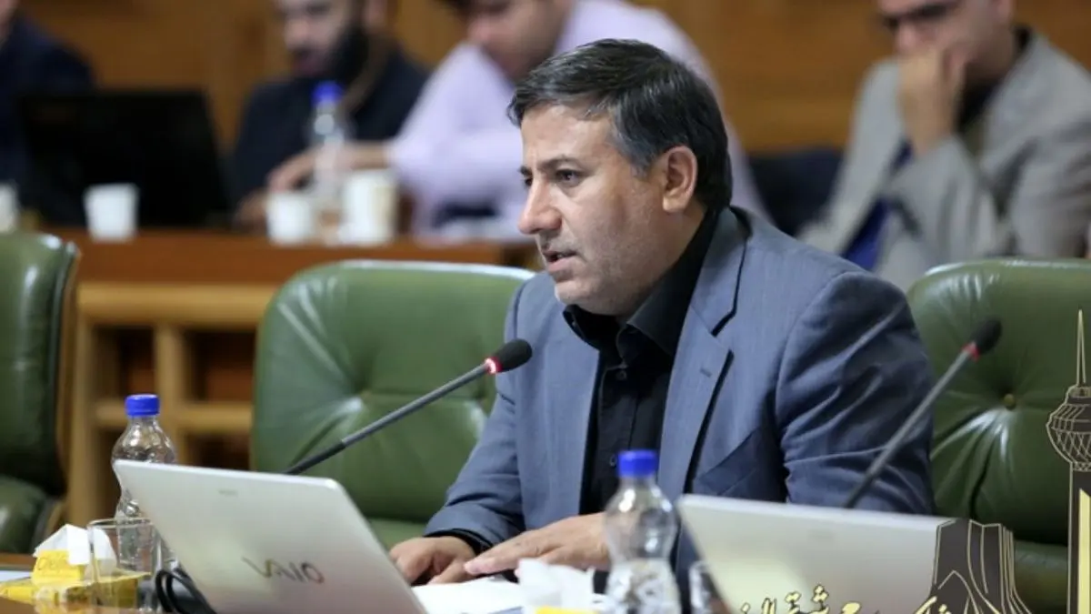 تاکید عضو شورا بر حل مشکلات حقوق و دستمزد کارگران و رانندگان شرکت واحد اتوبوسرانی