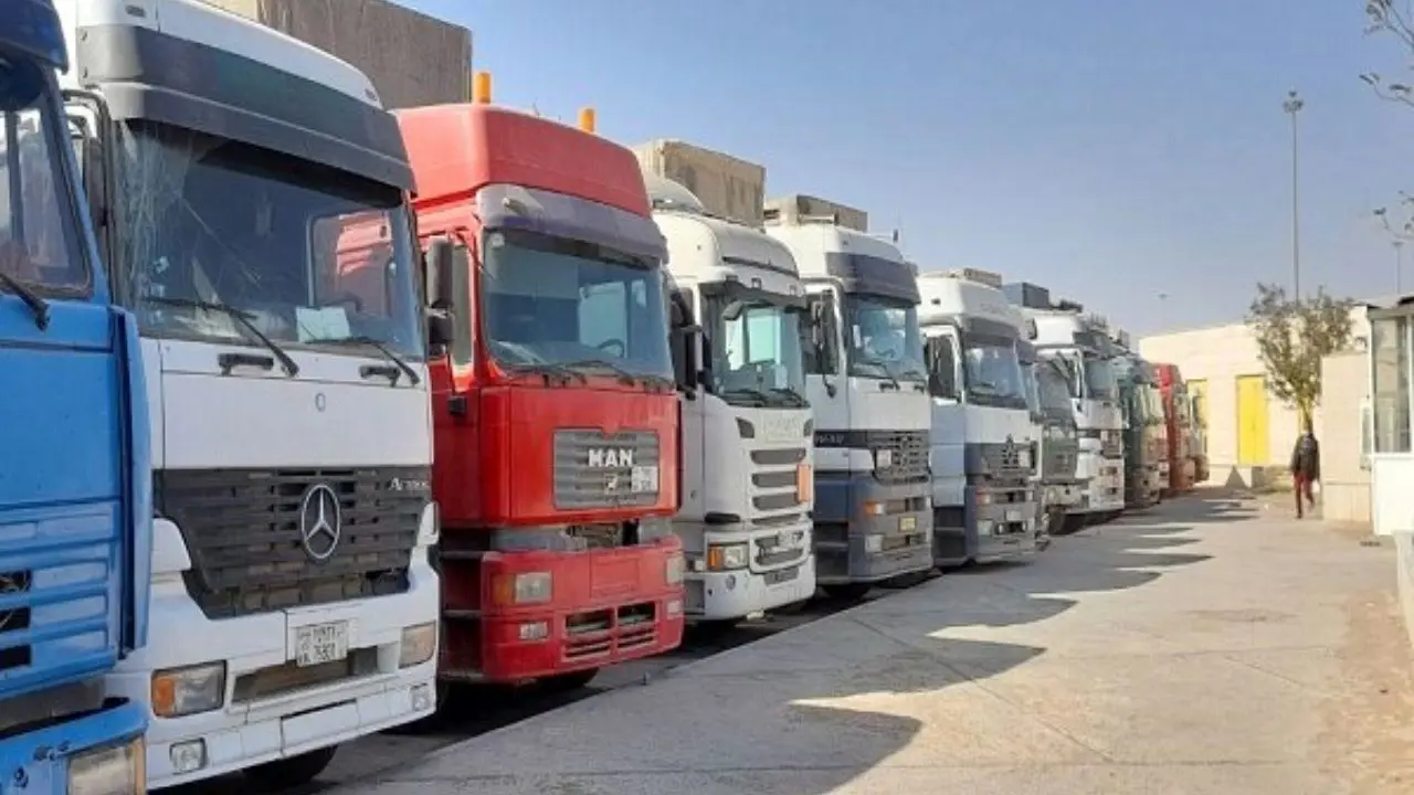 افزایش 30 درصدی سهمیه سوخت کامیون‌های حامل بار برخی مبادی/‌‌ستاد مدیریت حمل کالا‌ی اساسی‌ راه‌اندازی شد