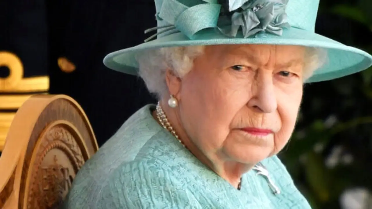حذف تصویر ملکه الیزابت از دانشگاه آکسفورد