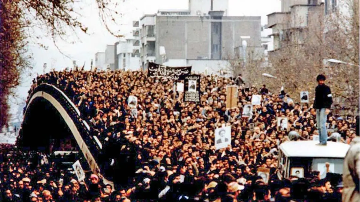 این عکس را ببینید و حسرت روزهای اول انقلاب را بخورید!‌