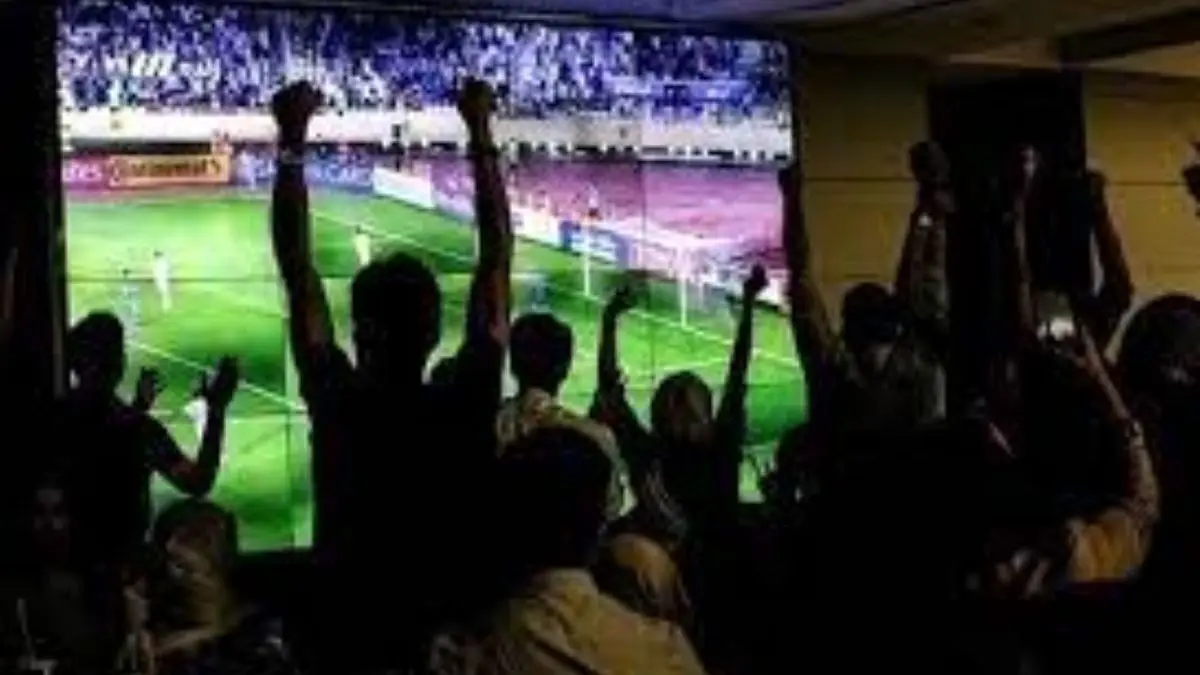 گیشه اکران «فوتبال» مدعی پیدا کرد!/ فدراسیون علیه سینماداران