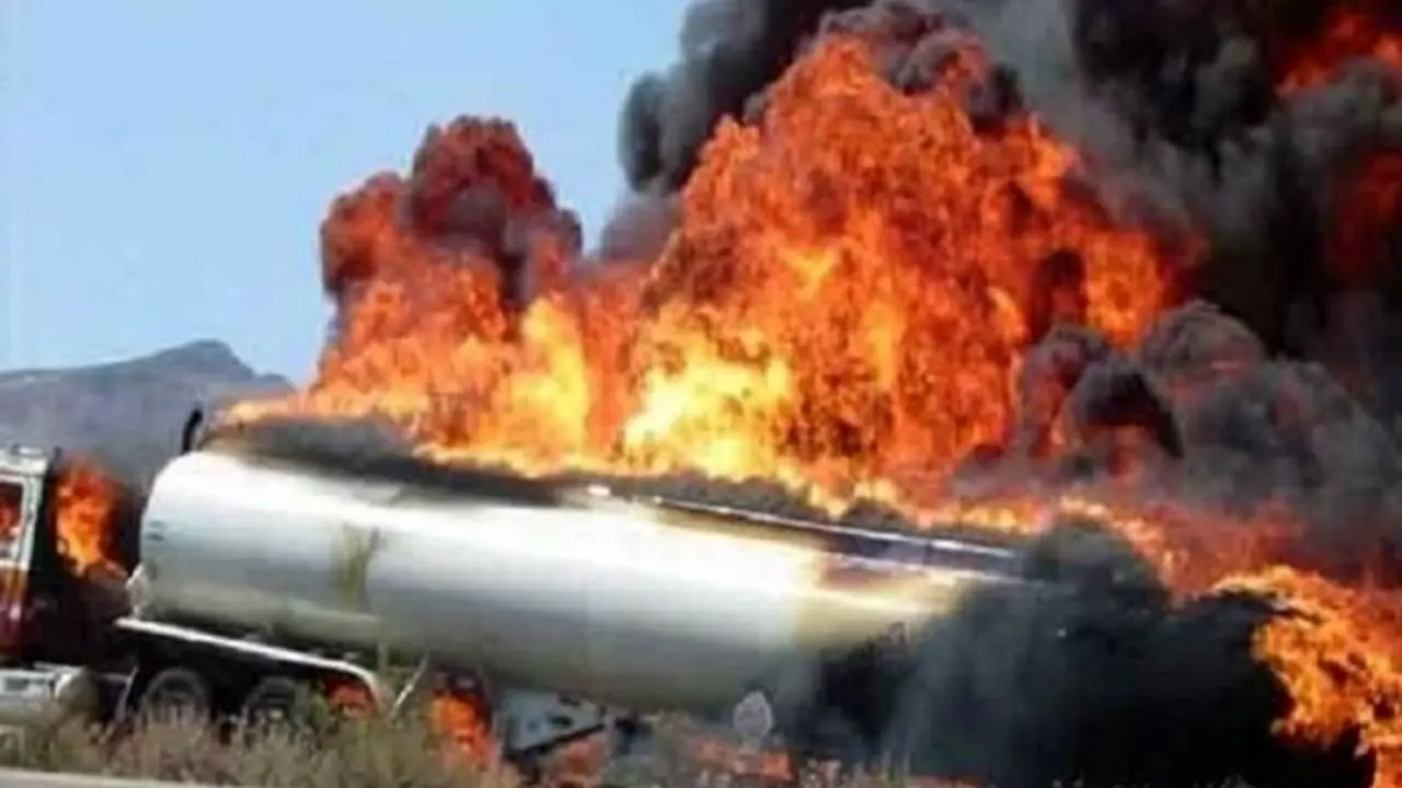 انفجار تانکر سوخت در سنندج / راننده جان باخت