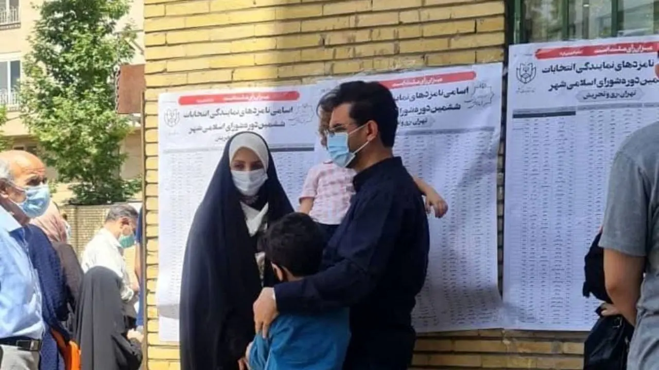آذری جهرمی با خانواده در صف رای دادن + تصویر