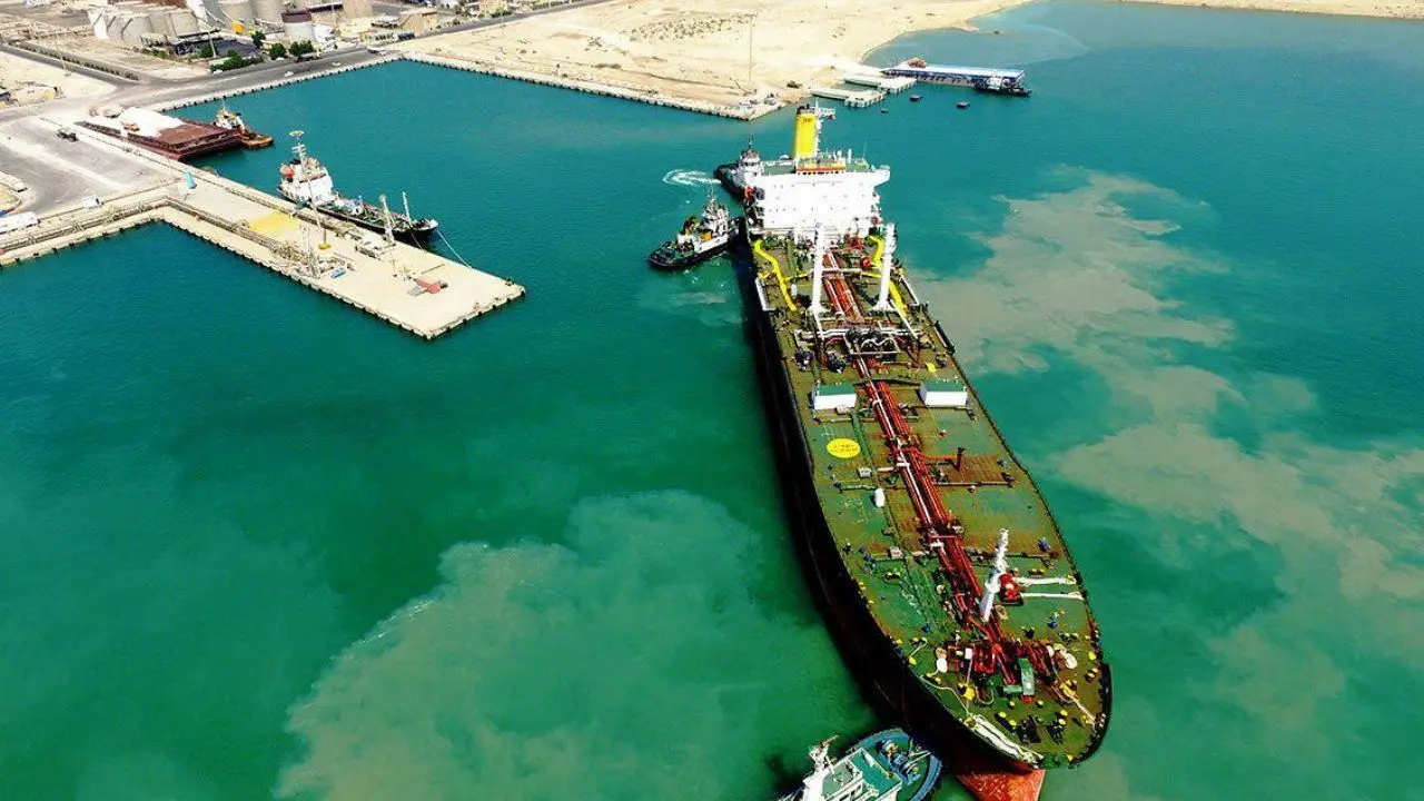 ایران نفت بیشتری در نفت‌کش‌ها نگهداری می‌کند