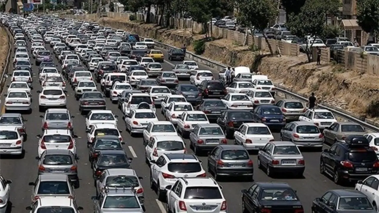 وضعیت ترافیکی معابر پایتخت / ترافیک سنگین در خیابان آزادی و نواب