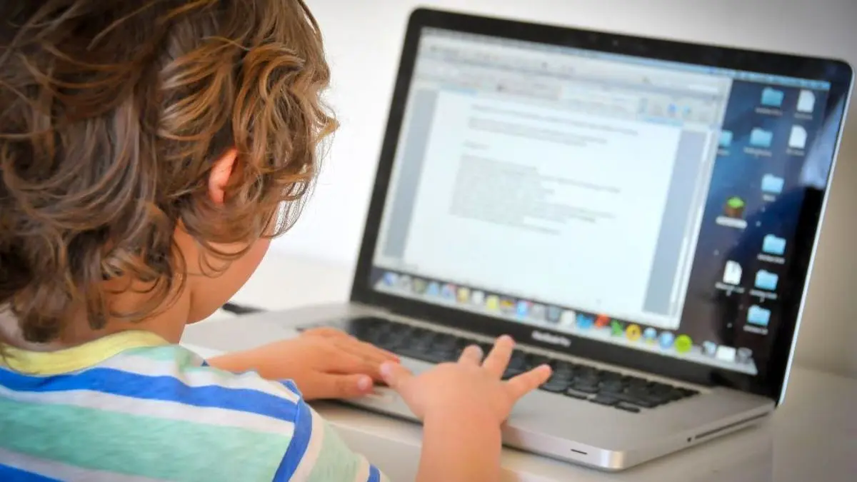 سند صیانت از کودکان در فضای مجازی چه ویژگی‌هایی دارد؟/ یک فعال حقوق کودک در گفت‌وگو با «اعتمادآنلاین»: صیانت از کودک با دسترسی آزادانه او به رسانه منافاتی ندارد