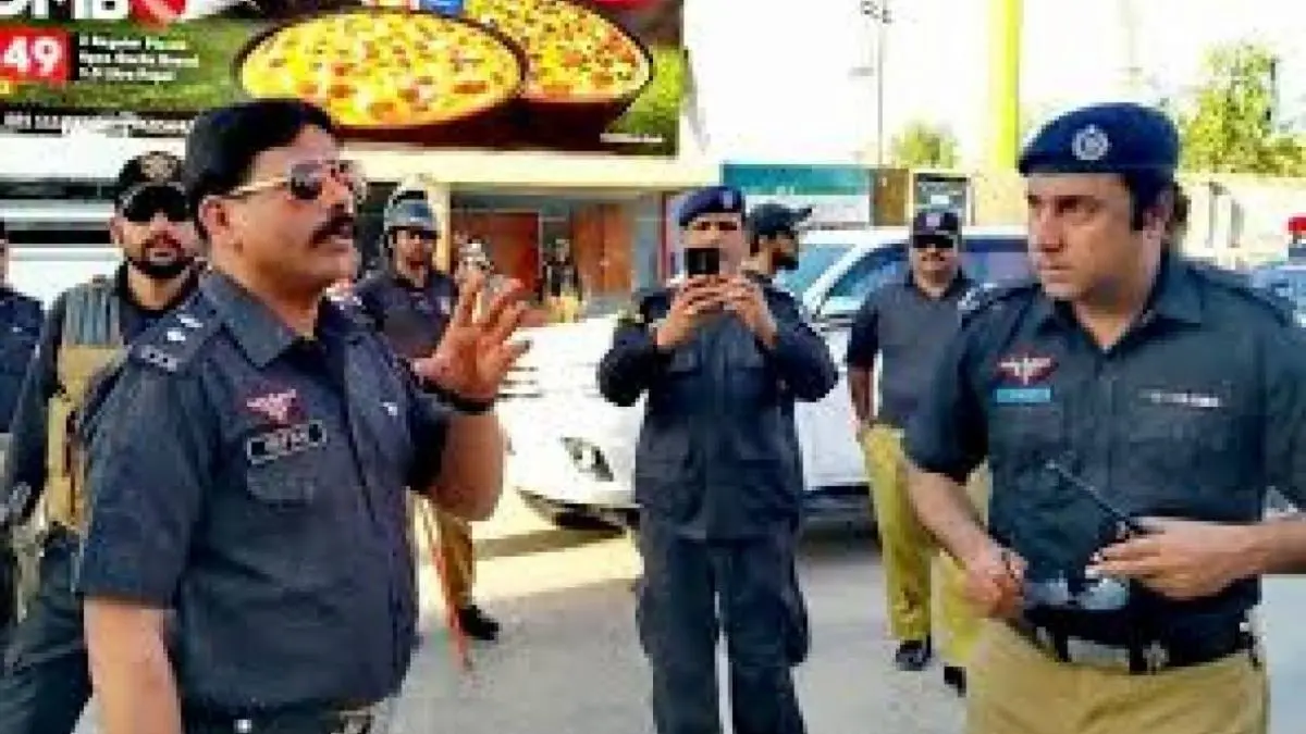 دور دنیا| پیتزا مجانی ندهید، از سوی پلیس پاکستان بازداشت می شوید!