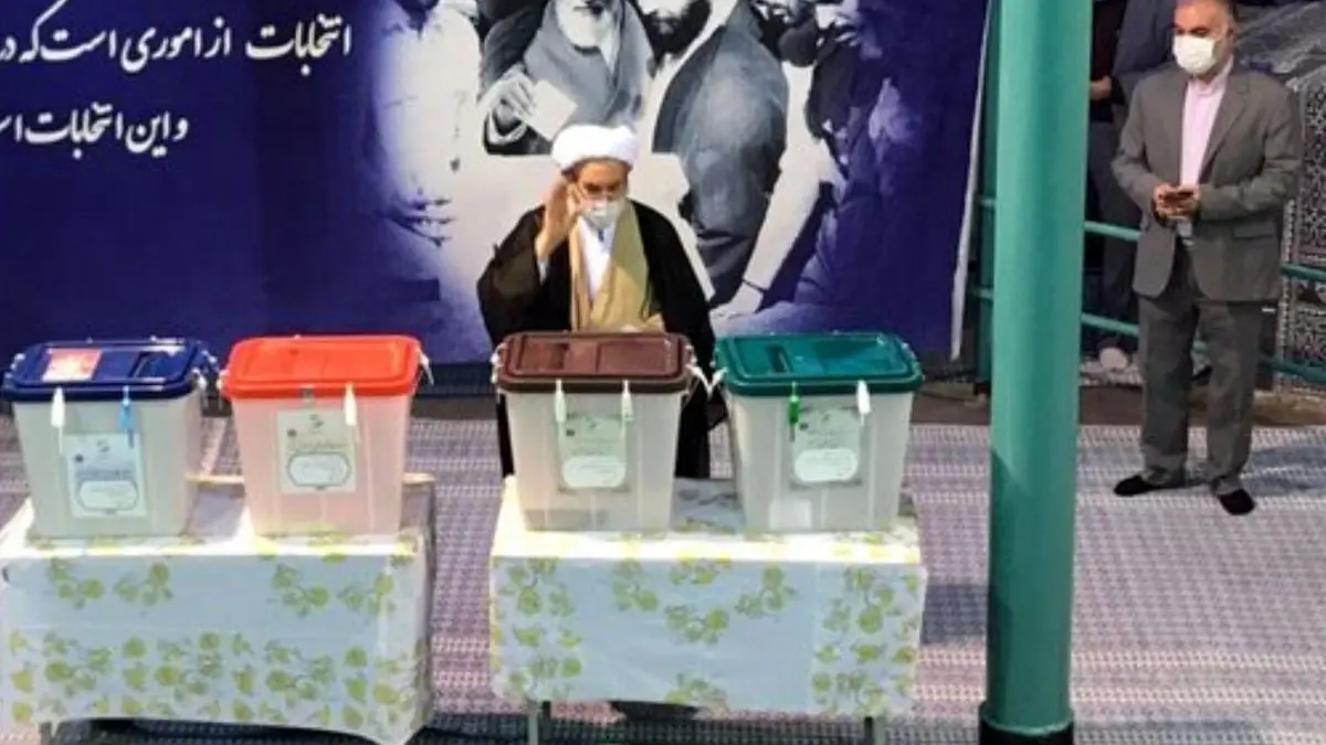 حضور شخصیت های مختلف سیاسی در حسینیه جماران / یونسی: هیچ توجیهی برای عدم حضور مردم در انتخابات 1400 نیست