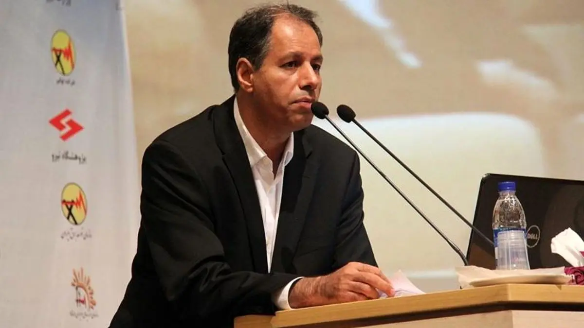 ادغام وزارتخانه نفت و نیرو؛ تغییر تابلو مشکلی را حل نمی‌کند