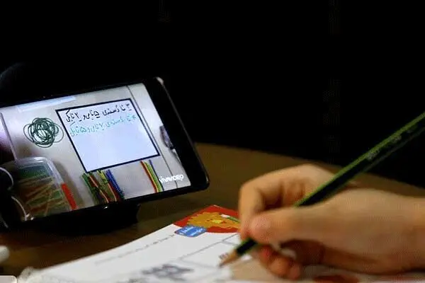 گزارش روزنامه اعتماد از تجربه دانش‌آموزان، والدین و معلمان در کلاس‌های غیرحضوری مدارس / مقایسه آموزش آنلاین در ایران و سایر کشورها 