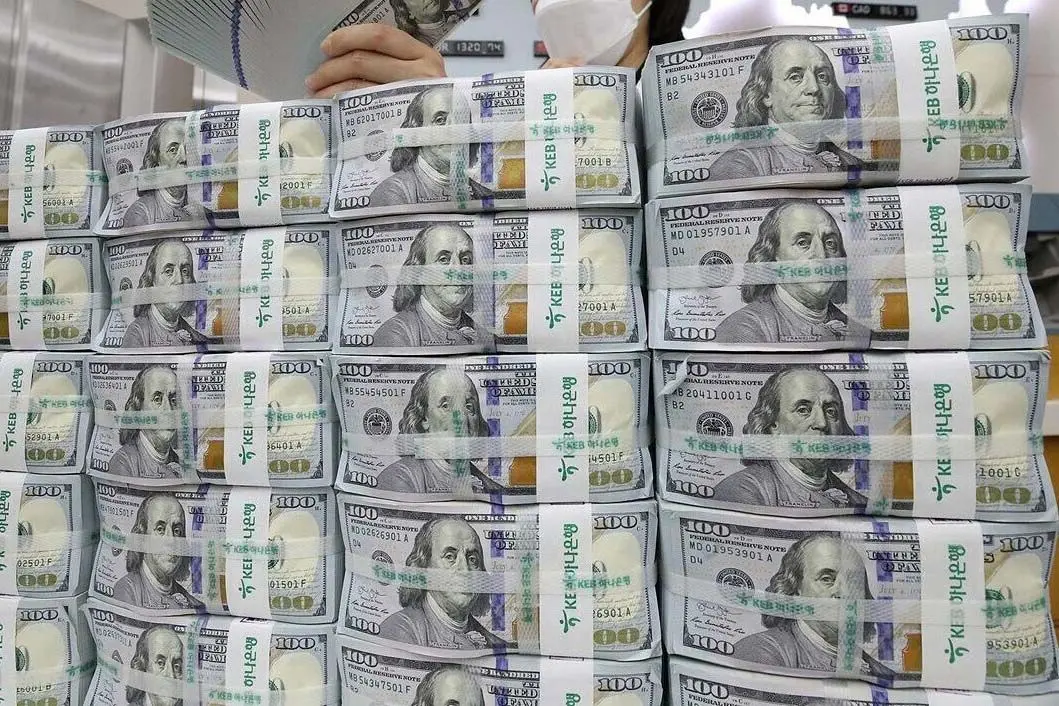 ایران در تبدیل دلارهای بلوکه‌شده 15 درصد خسارت متحمل شد که باید جبران شود
