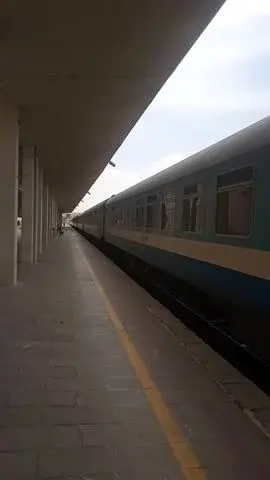 ویدئو | توقف قطار مشهد-تهران؛ مسئولان همچنان پاسخگو نیستند