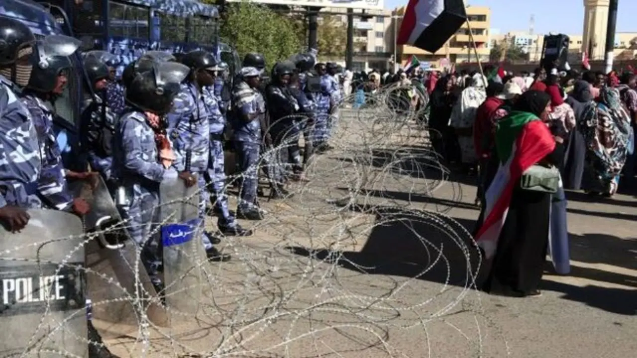 پلیس سودان به سوی تظاهرکنندگان گاز اشک آور شلیک کرد