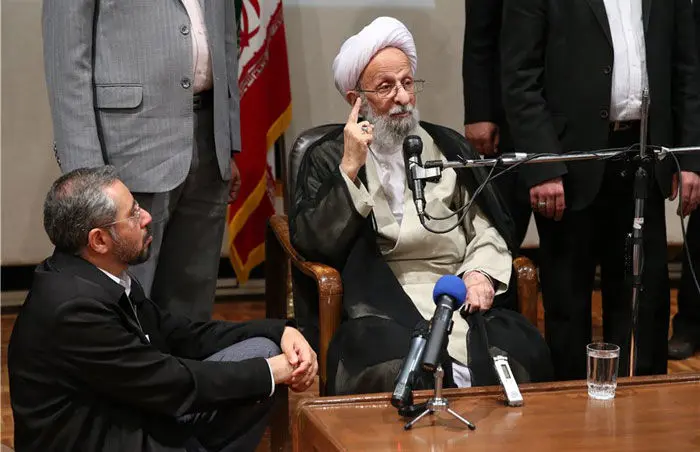 کیهان: مصباح‌یزدی تنها کسی است که دموکراسی آمریکایی را به چالش کشید