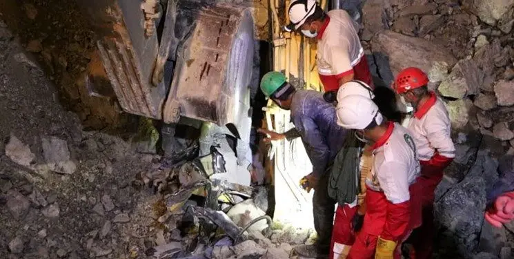 خروج پیکر همه کارگران حادثه انفجار معدن طزره دامغان از عمق 700 متری زمین + عکس و ویدئو