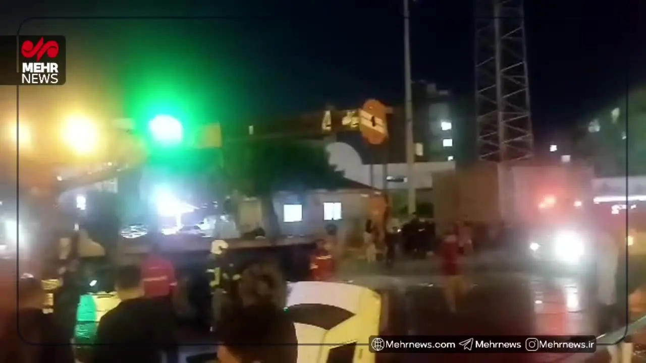 ببینید| فرو رفتن عجیب یک خودرو در زمین در بندرعباس