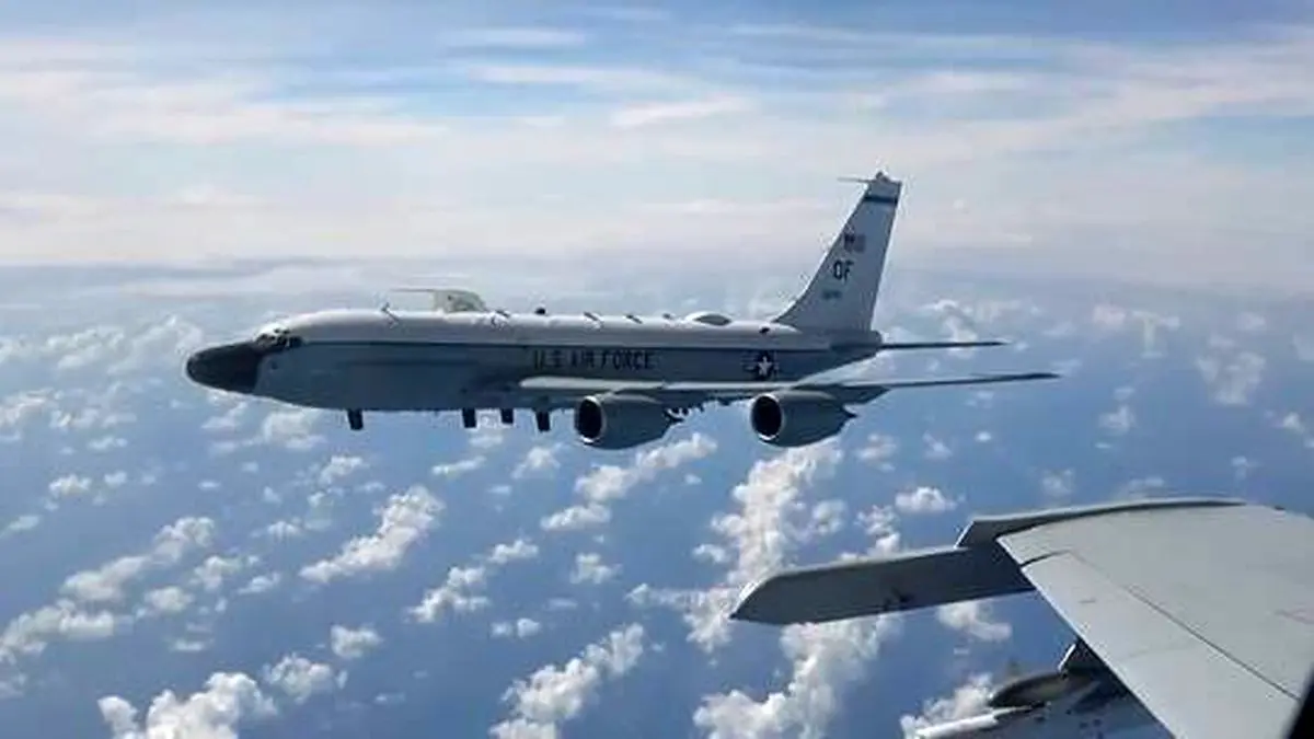 هواپیمای آمریکایی امنیت جنگنده چینی را به خطر انداخت/ آمریکا سیاه را سفید نشان مردم می دهد