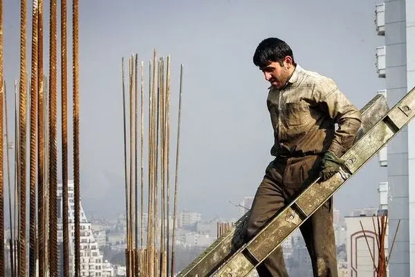 آمارها نشان از تورم و گرانی بیشتر نسبت به سال گذشته دارد، اما افزایش ناچیز 35 درصدی به مزدبگیران و کارگران تحمیل شده