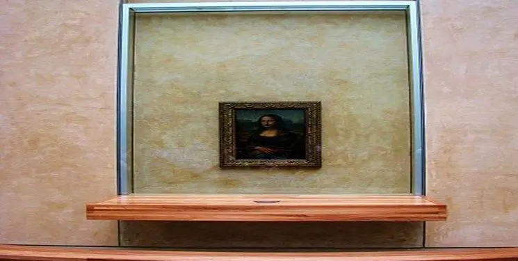 اتفاق عجیب در موزه لوور پاریس/مالیدن کیک به تابلوی مونالیزا