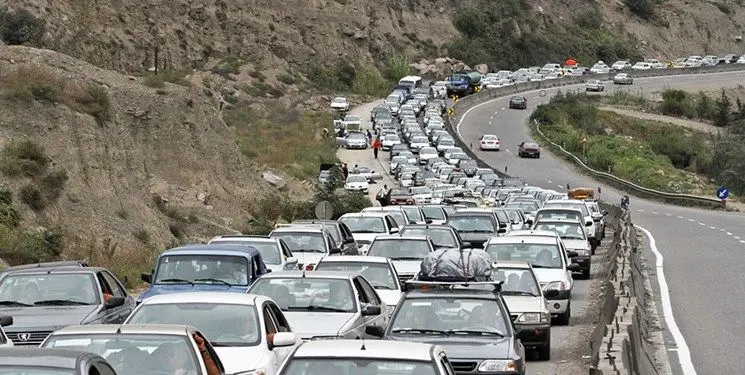 ترافیک در محورهای هراز و فیروزکوه پرحجم و سنگین است