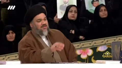 ببینید | سجده شکر سردار رادان فرمانده نیروی انتظامی در برنامه شبکه سه