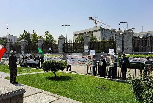 واکنش آقاتهرانی به تجمع کم‌تعداد دیروز منتقدان لایحه عفاف‌ و حجاب در برابر مجلس