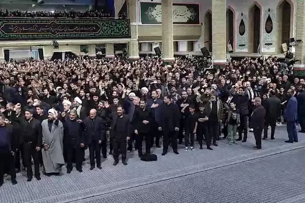 ببینید| ورود رهبر انقلاب به حسینیه امام خمینی(ره) در شب اول مراسم شهادت حضرت زهرا(س)