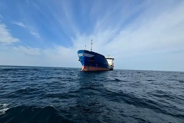 کشف کلان گازوییل قاچاق در سواحل عمان؛ یک فروند کشتی نفتکش توقیف شد