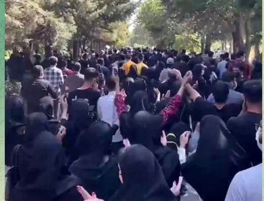 «ممنوع الخروجی دانشجویان هنجارشکن» طرح سخیفی است؛ ایران که زندان نیست