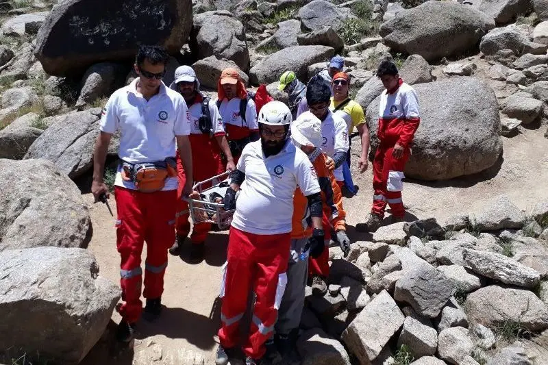 نجات جان سه کوهنورد پس از ۱۷ ساعت در ارتفاعات آبشار زردلیمه