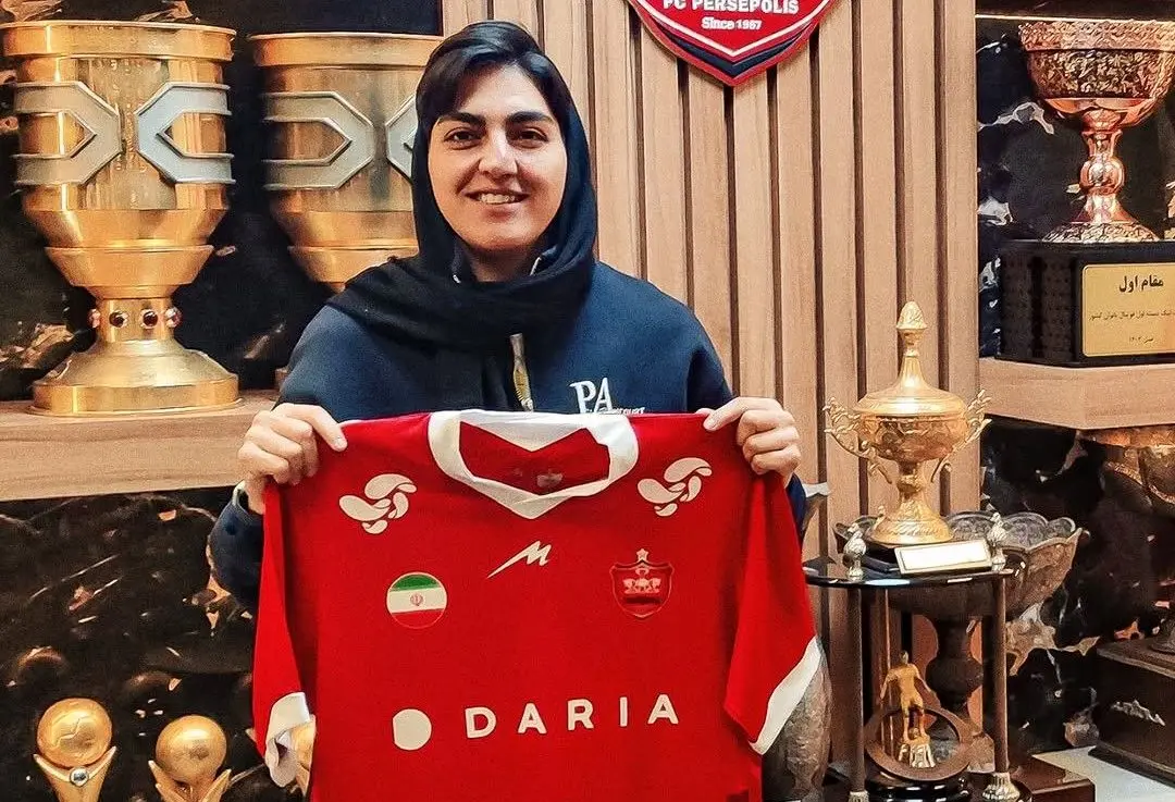 زهرا قنبری بعد از پیوستن به پرسپولیس: استقلالی بودن؟ من یک بازیکن حرفه‌ای هستم/ اولویتم این بود که کنار مادرم باشم