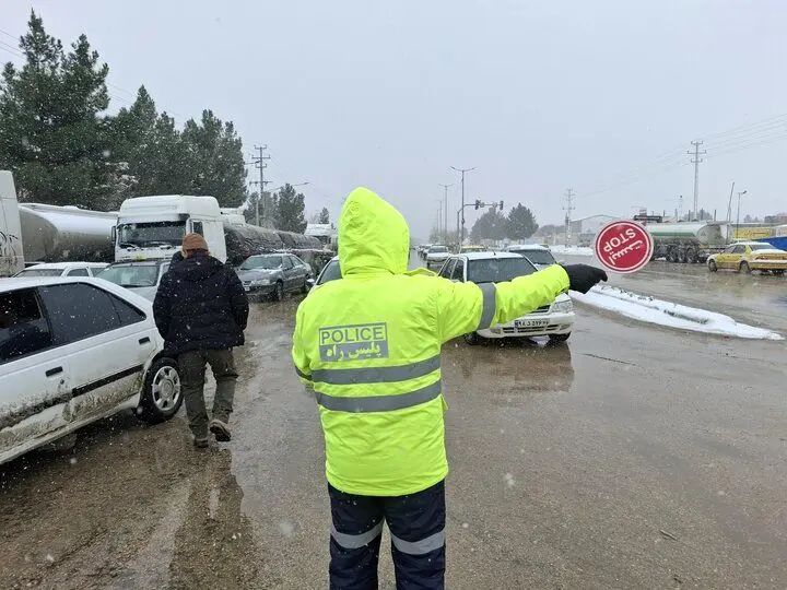مسدودیت مسیر صیدون به امامزاده عبدالله به دلیل بارش برف