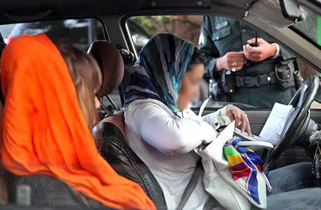 پیامک حجاب فقط با سرشماره «police» ارسال می‌شود/ خودروهایی که در آن کشف حجاب صورت گرفته، بعد از تذکر و توجه، توقیف می‌شوند