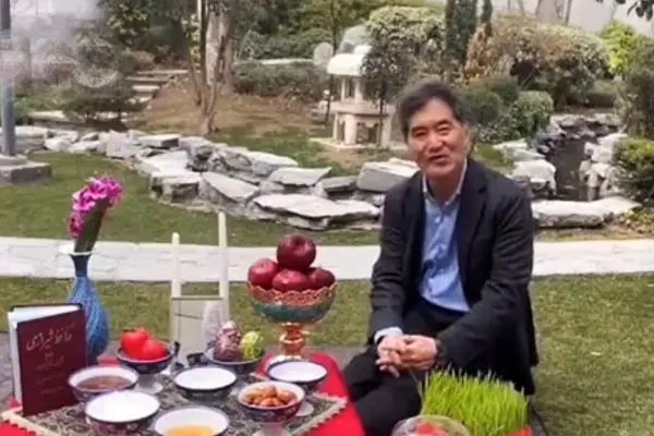 ویدئو | تبریک نوروزی سفیر ژاپن در ایران با حافظ‌خوانی