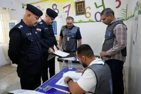 آغاز انتخابات پارلمانی عراق /  ۲۰ میلیون عراقی برای تعیین سرنوشت سیاسی کشورشان به پای صندوق‌های رأی می‌روند