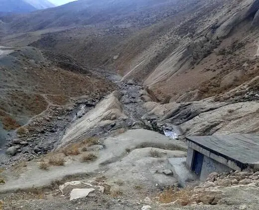 چشمه کوهرنگ که آب ۵ شهر را تامین می کند، خشک شد