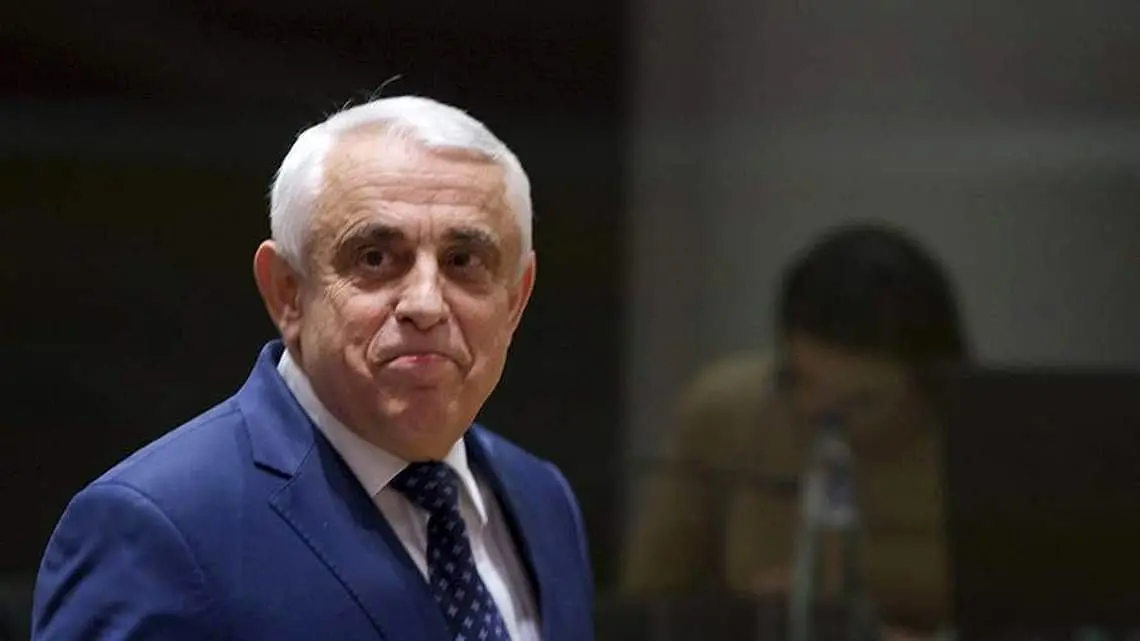 وزیر رومانیایی در پخش زنده تلویزیون به خواب رفت + ویدئو