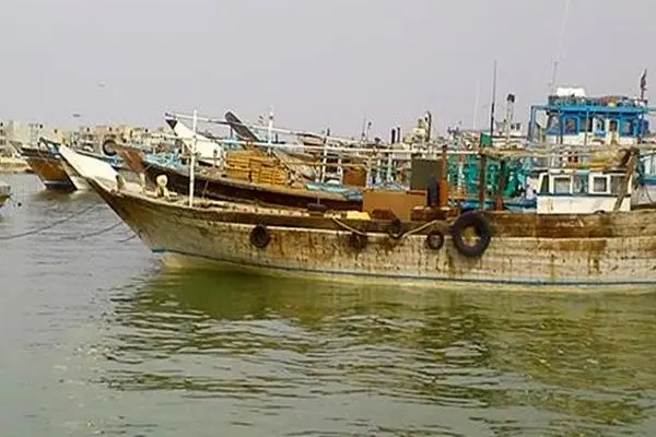 توقیف 16 فروند شناور لنج صیادی متخلف در آبهای هرمزگان