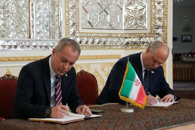 ادای احترام سفرا و نمایندگی‌های خارجی به قربانیان حادثه بندر شهید رجایی