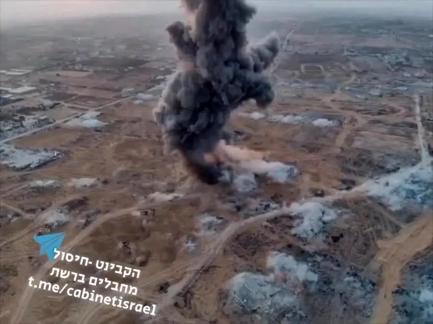 ببینید| تصاویری از انفجار خانه‌های فلسطینیان در مناطق شرقی شهر غزه توسط اسراییل