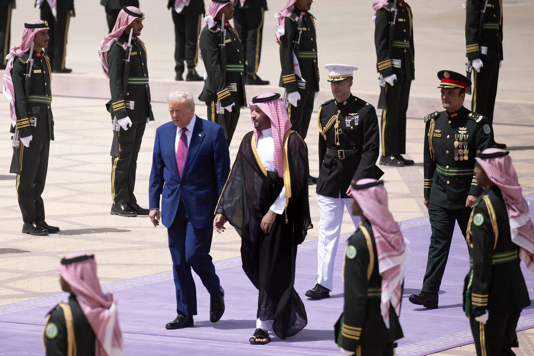 سعودي،رنگ،عربستان،بافت،تشريفاتي،سادو،پادشاهي،رسمي،بنفش،قرمز، ...