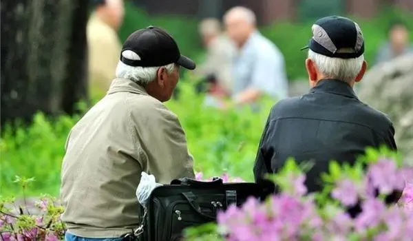 بازنشستگان ۲۳ و ۲۴ فروردین ماه منتظر واریزی بزرگ باشند +‌جزئیات