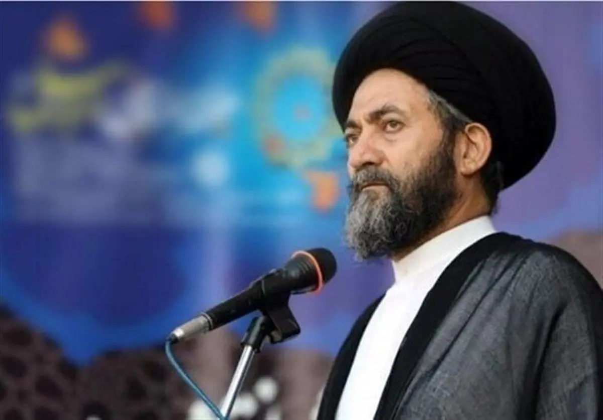 انتقاد امام جمعه اردبیل از کاندیداتوری ۸۰ نفر در انتخابات /دنیا ما را استهزاء می کند