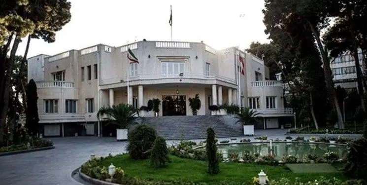 این ساختمان در جمهوری اسلامی مسئولین را «منحرف» می‌کند