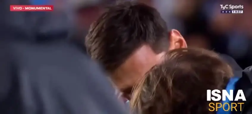 ببینید / اشک‌های لیونل مسی پیش از آغاز بازی آرژانتین و ونزوئلا