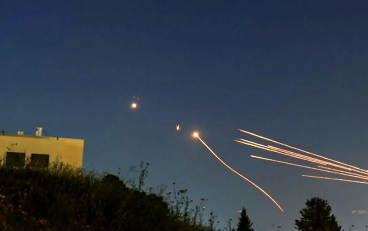 امشب آسمان اسرائیل با موشک‌های ایرانی روشن شد + ویدئو