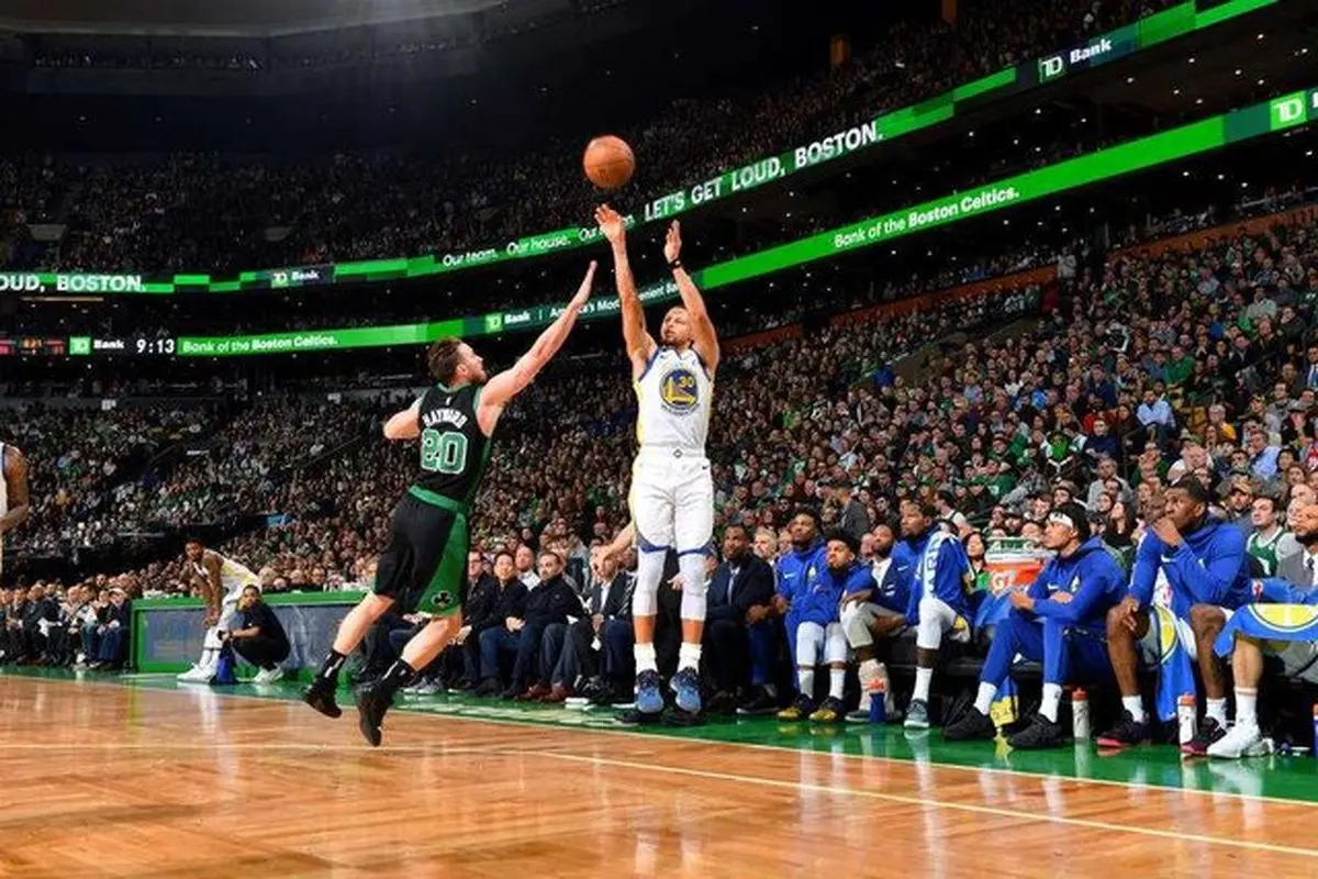 سری فینال NBA مساوی شد/ پیروزی جنگجوها با درخشش «کری»